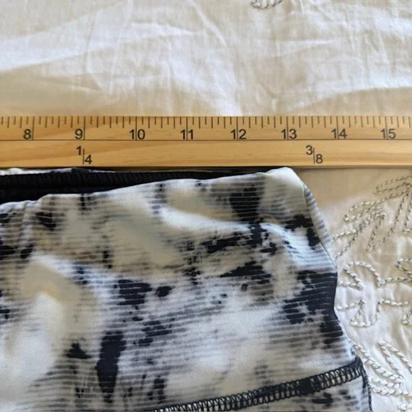 Women's Vogo Athletica Leggings Medium Capri Black White Athleisure Fitfashion - Picture 6 of 10